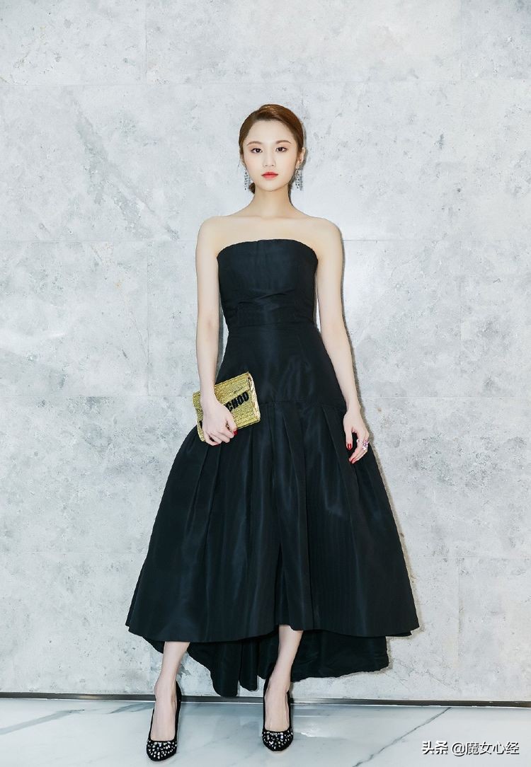 扁平胸的女生穿什么衣服好,扁平身材穿什么衣服好看