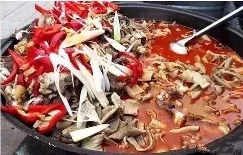 *疆新**也有很多“奇葩”的食物,有的看到反胃,有的念念不忘