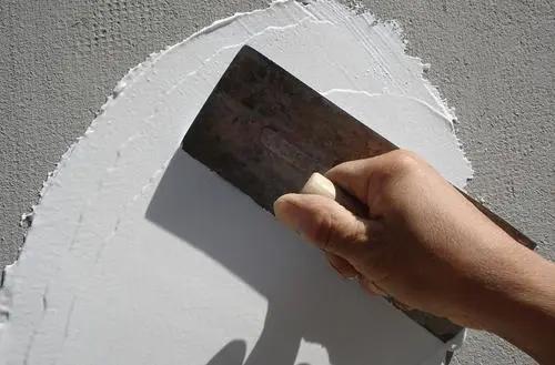 成品腻子膏和现场调配腻子哪个好,补墙腻子膏和补木头腻子一样吗