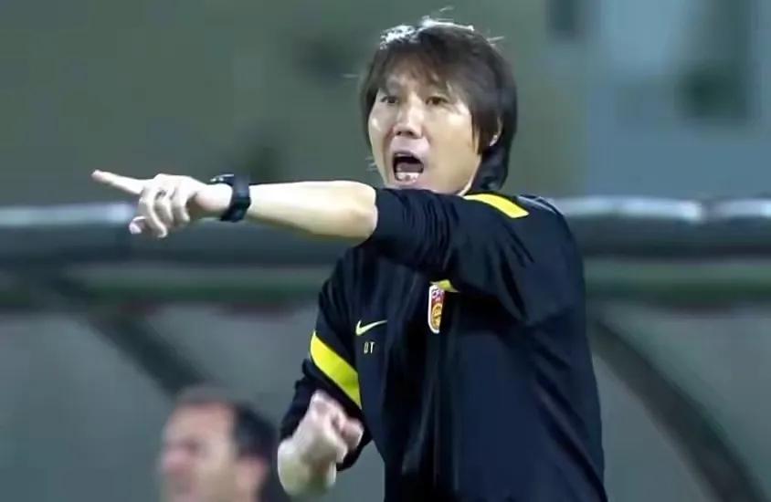 国足为什么踢不赢巴西,国足为啥踢不好