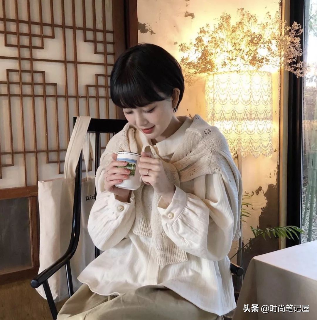 爆款撞色慵懒风毛衣穿搭,毛衣衬衫外套长款慵懒风穿搭