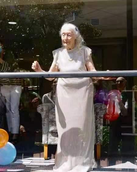 106岁芭蕾舞女终身未婚却人人羡慕：长寿秘诀，远离男人，多跳舞