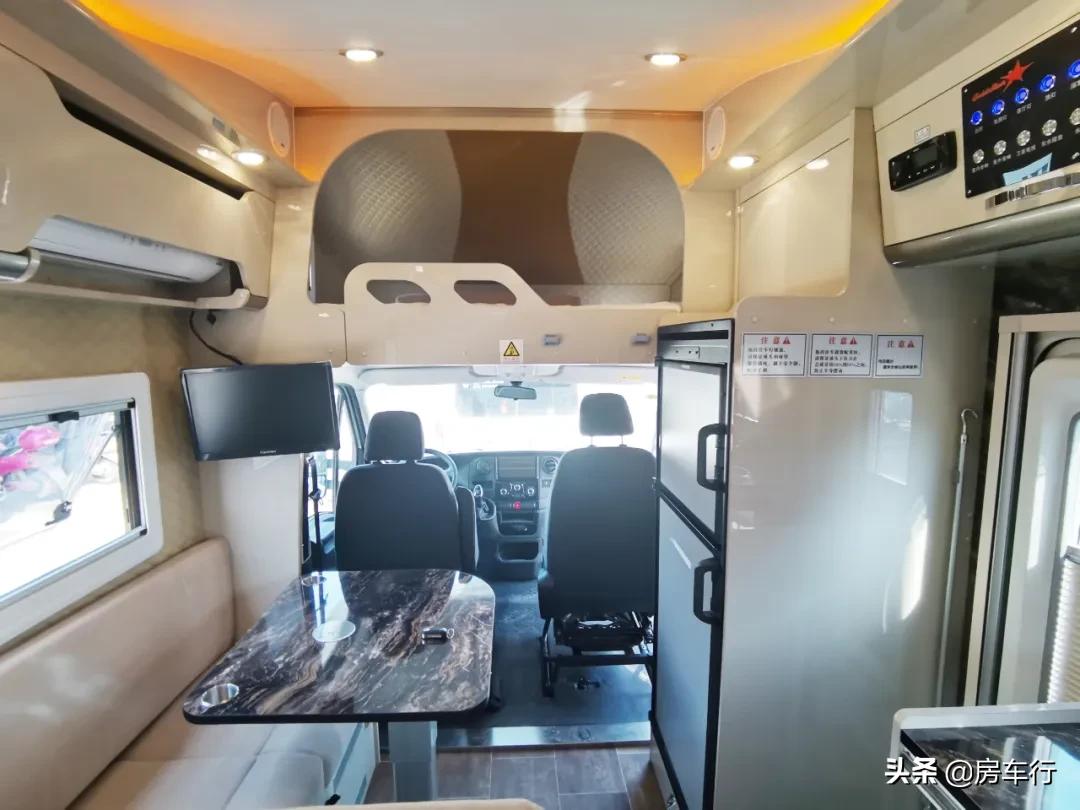 依维柯四驱升顶房车b型房车,依维柯c型房车戈士达房车