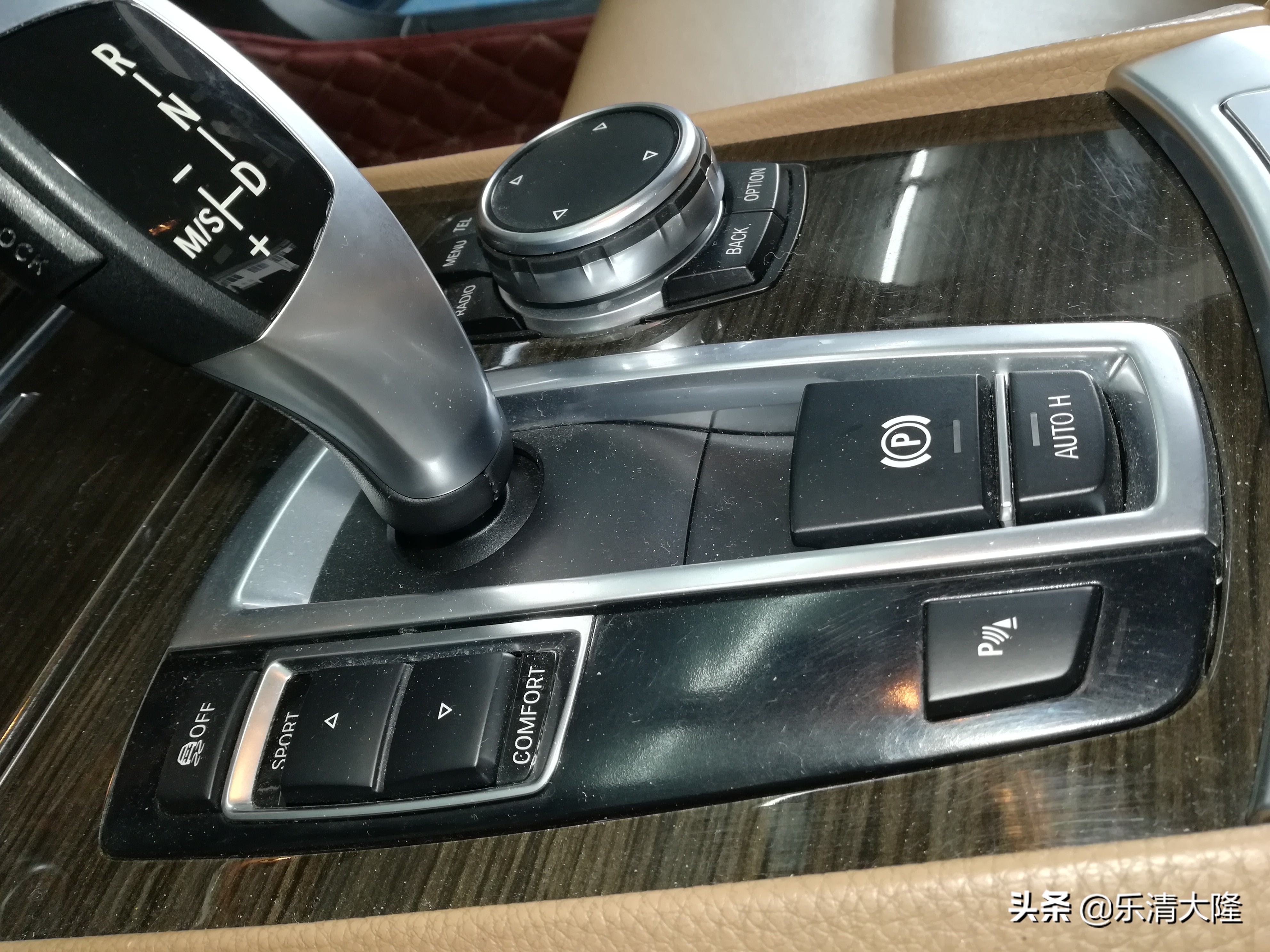 广州宝马7系内饰清洗,宝马7系发动机舱清洗