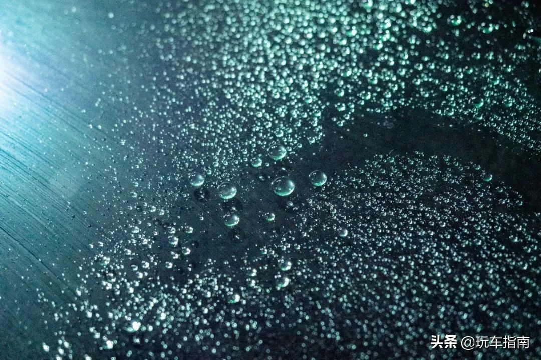 风挡玻璃又破裂？实测日本玻璃盾，石子80km/h撞击都没事？