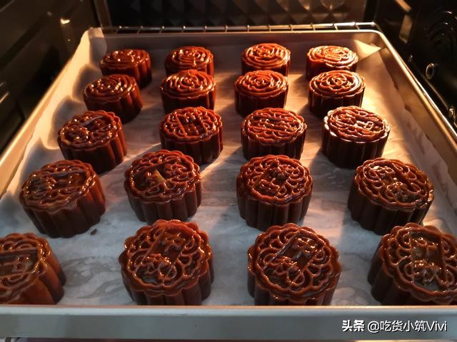 无蔗糖黑芝麻月饼做法,黑糖流心月饼的制作过程