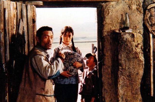 张贤亮的绿化树属于什么小说,张贤亮绿化树有没有改编成电影