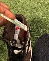 当初忍痛买的万元球鞋，被你们说拆就拆，你有想过我的感受吗？