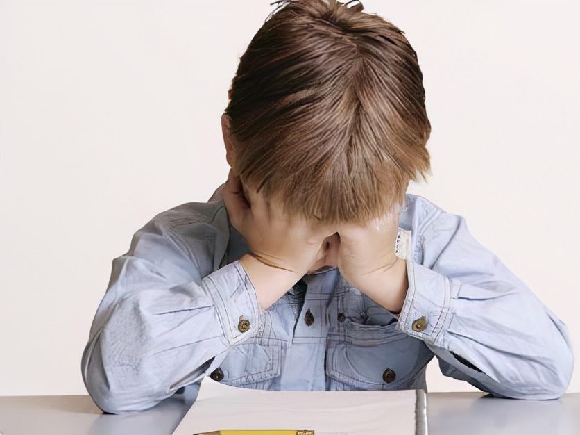 青春期孩子自卑解决方法,青春期孩子自卑怎么教育