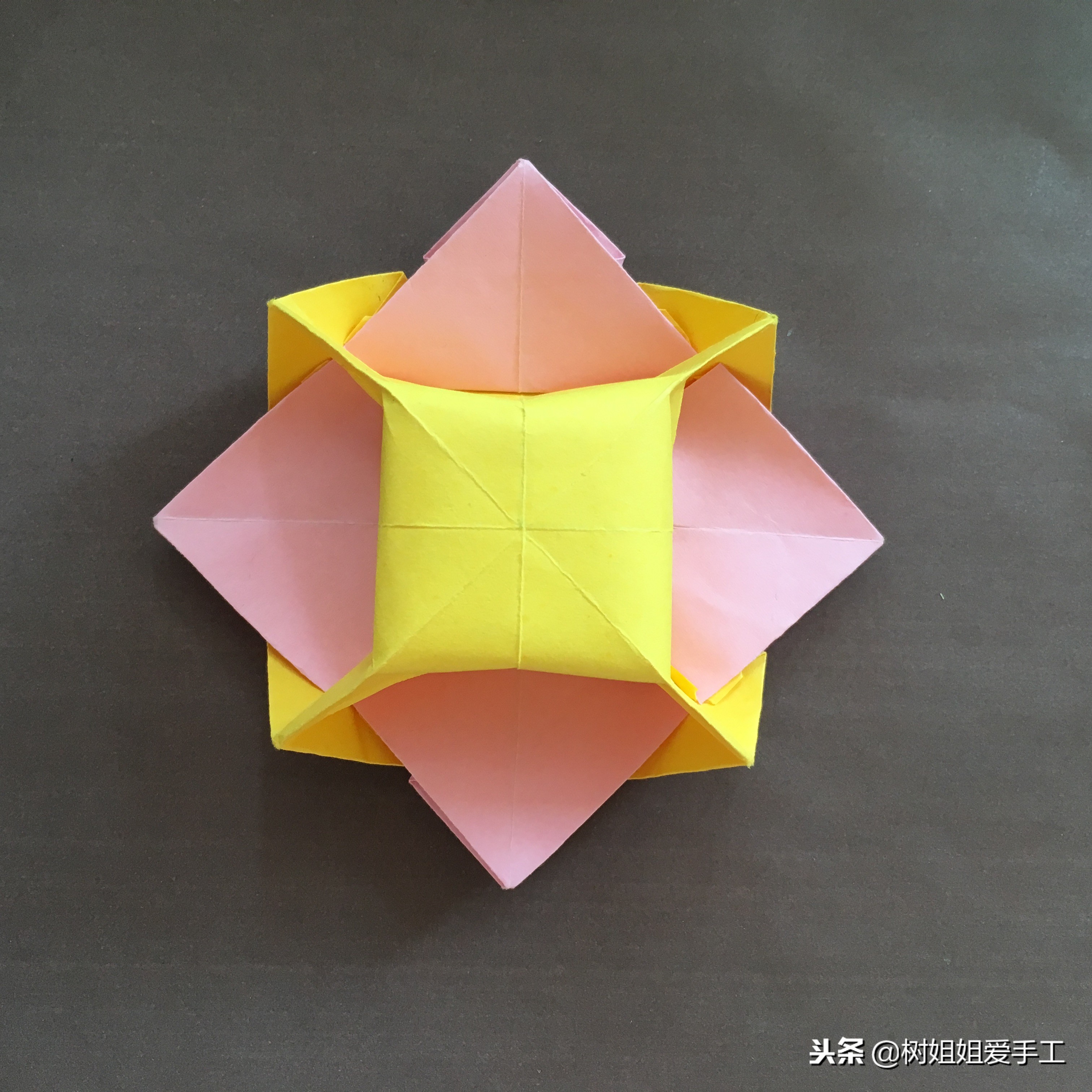 用正方形纸折小花篮,用一张纸折简单漂亮的花篮慢动作