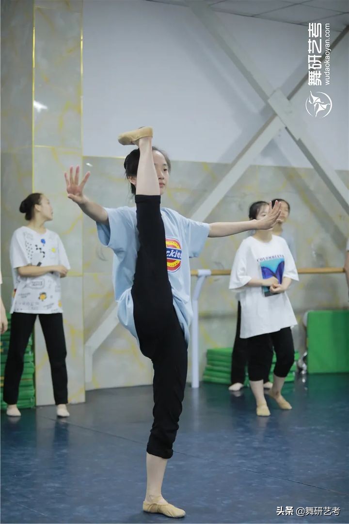 舞蹈基本功画圈的要求和训练意义,舞蹈基本功训练方法大全集