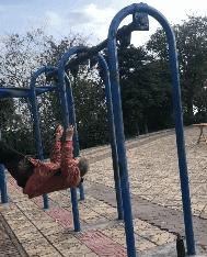 搞笑gif趣图兄弟们来跟我一起摇摆,大哥搞笑动图gif