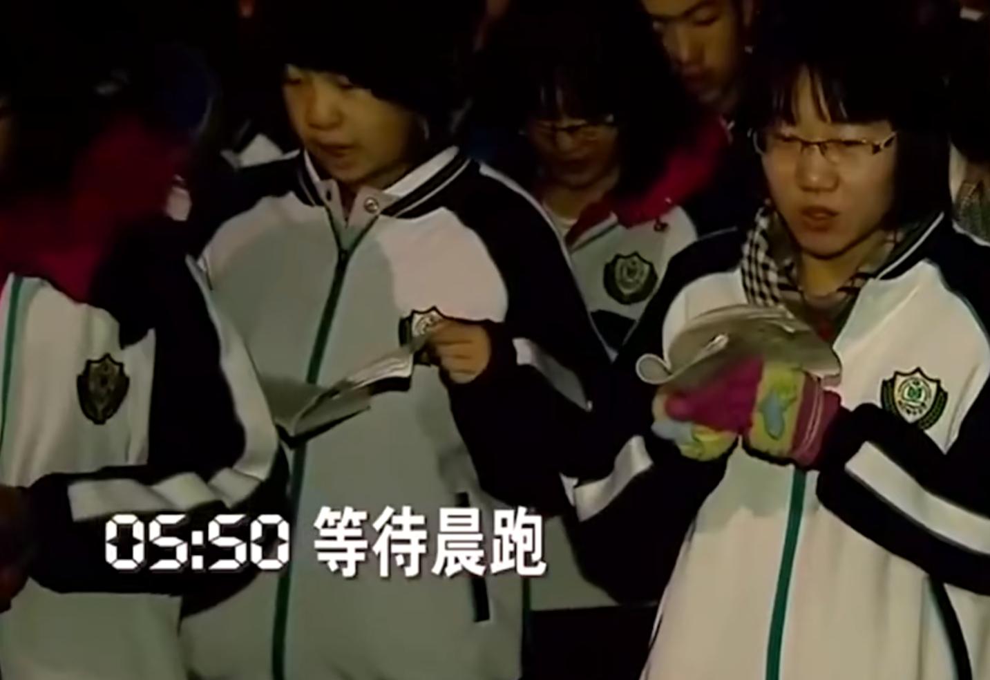 两所“顶级高中”内部环境对比，一个天上一个地下，但都能上北大