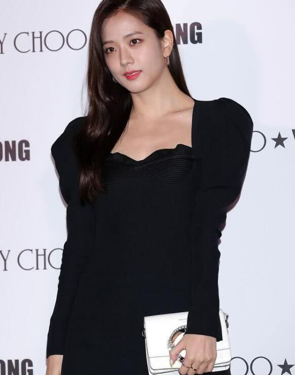 金智秀穿平底鞋身材比例,金智秀显腰胖的裙子