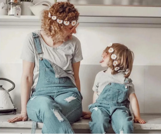 亲子装一家三口高级感亲子照,亲子穿搭技巧视频教程