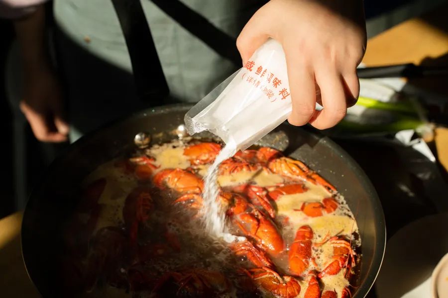 被薇娅直播间榨干零食预算后,写出了这篇测评报告(上)