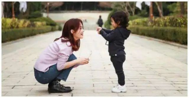 深扒远嫁中国的两位韩国媳妇，蔡琳和秋瓷炫，为什么境遇云泥之别