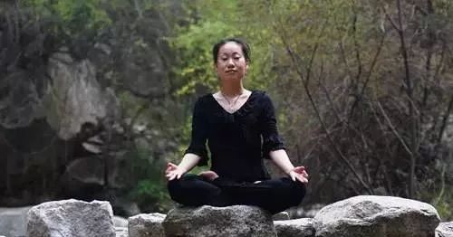 双盘腿的好处和功效,双盘腿对女性的好处