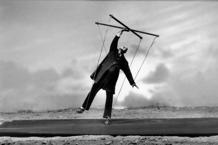 为什么有的人总喜欢虐对方,为什么会对一个人产生病态迷恋