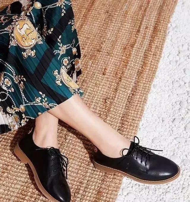 怎么看皮鞋是不是头层牛皮,怎么判断皮鞋是皮还是革