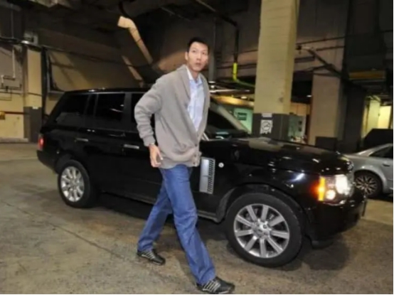 易建联座驾低调,易建联的限量版豪车是什么车
