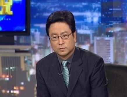 央视白岩松：被自杀拒天价死守央视，今又因国籍风波“败”给儿子