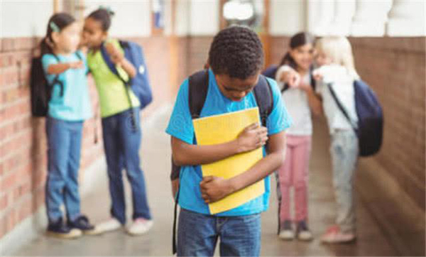 在学校被同学孤立怎么办,在学校被别人孤立了怎么办