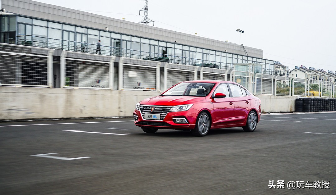 卡罗拉对比轩逸哪个值得拥有,轩逸和卡罗拉混动谁的动力强一点