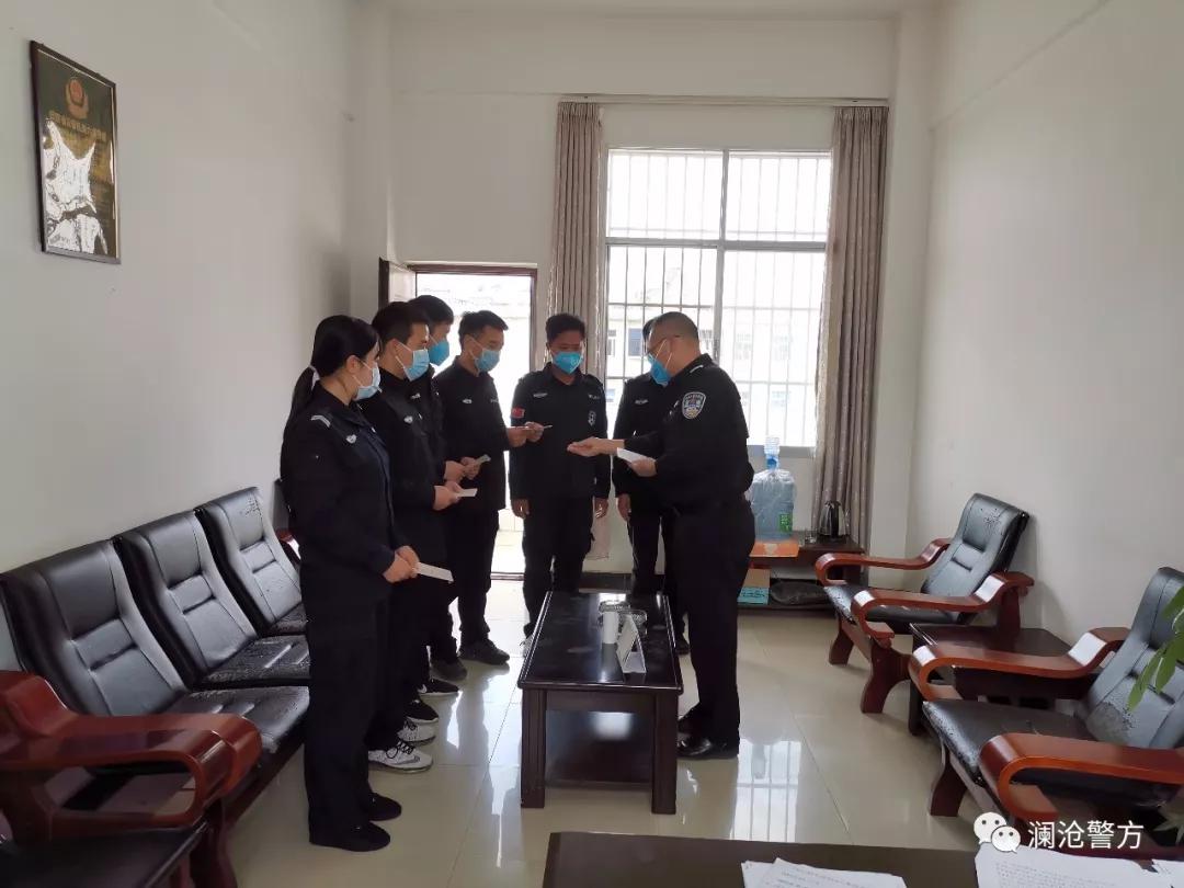 普洱澜沧：不同的肩章相同的坚守