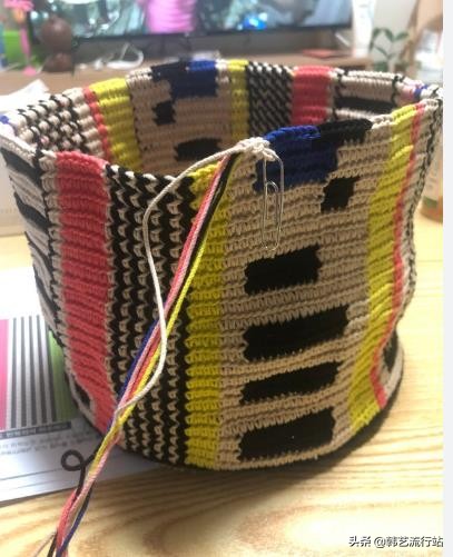 手工钩针编织手提包成品,钩针编织时尚又漂亮的女生手提包