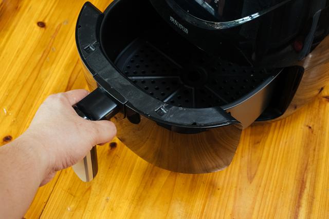 自己在家也能炸薯条赶快试试看吧,空气炸锅速冻薯条的正确做法大全