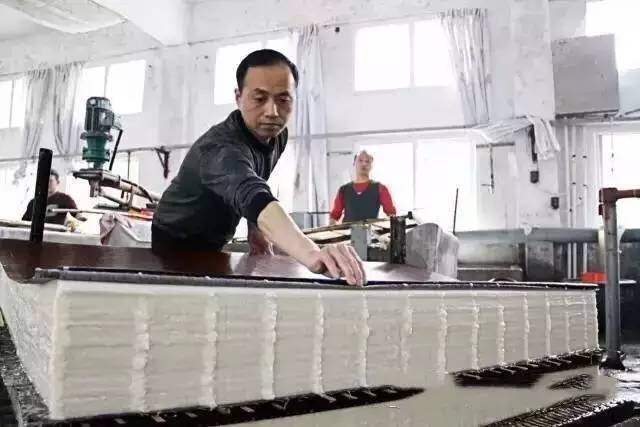 宣纸的种类及其在书画中的应用,最全的宣纸常识值得收藏