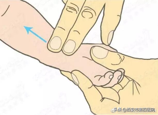 婴儿发烧拉屎绿色,宝宝发烧用自然疗法