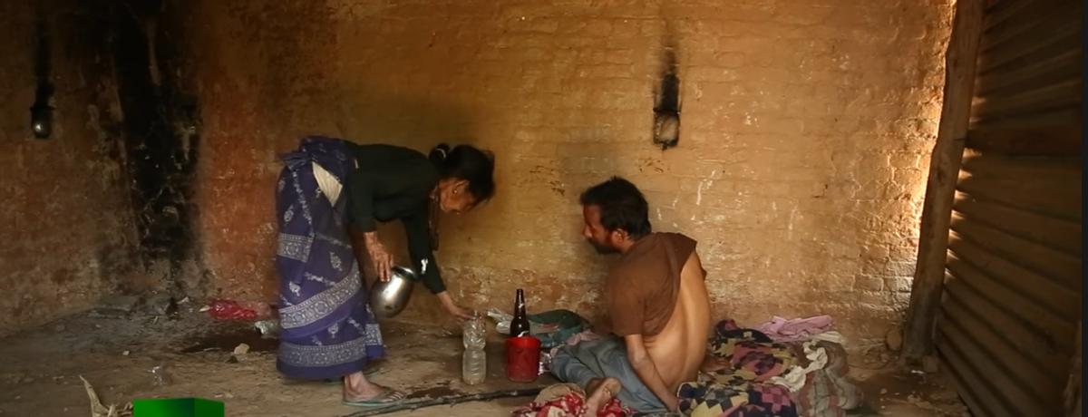 尼泊尔“卖肾村”，村民900美元“高价”卖肾，人人身上一道疤