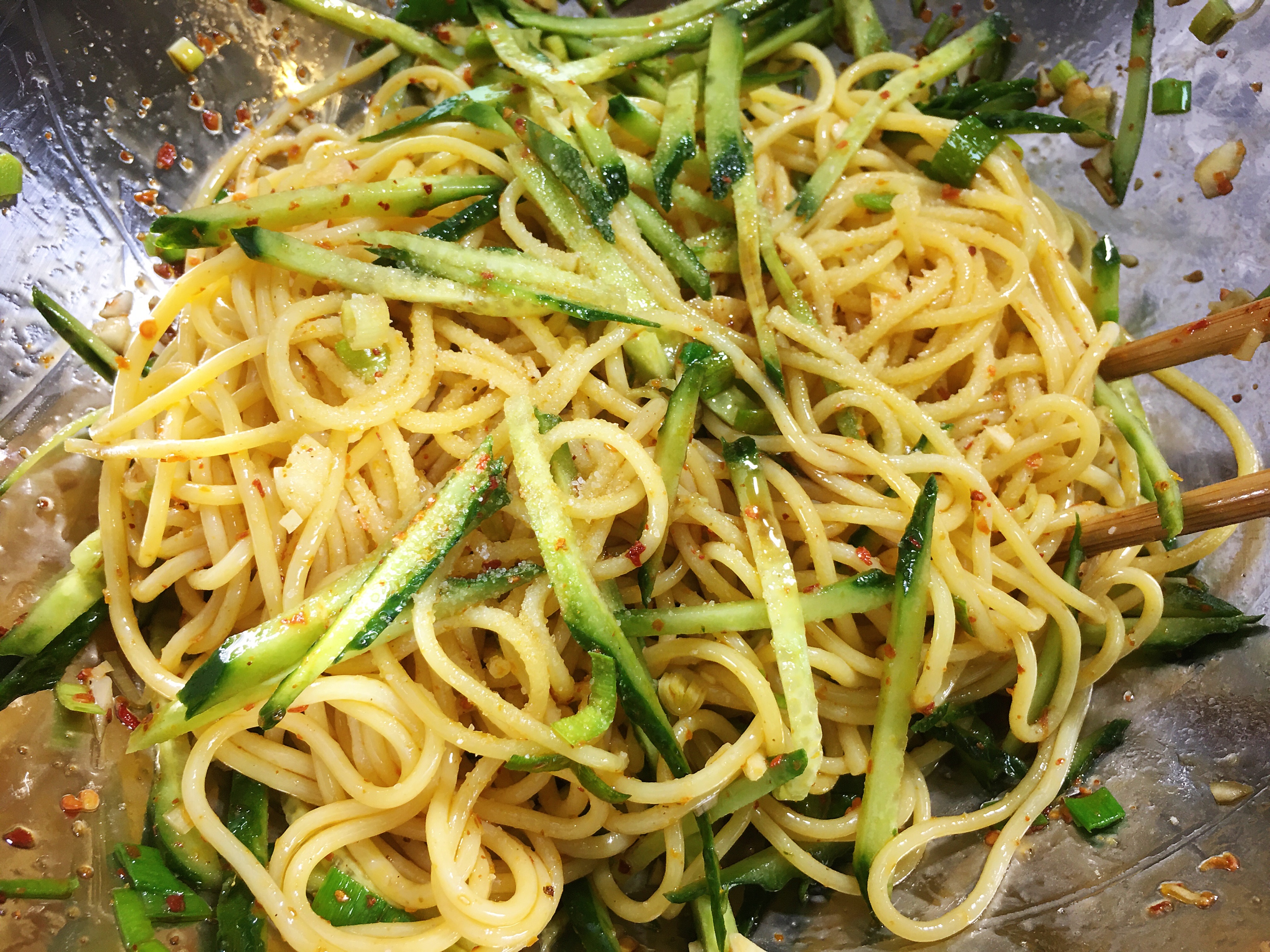 玉米面条先泡后煮的视频,玉米面条生吃