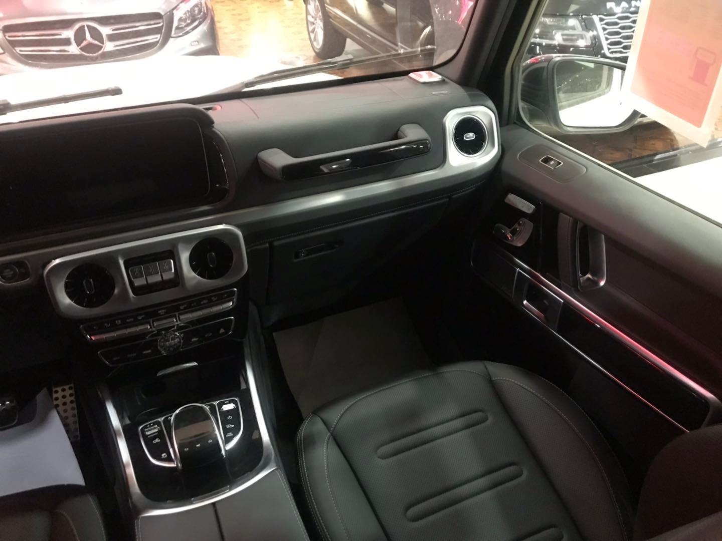 2020款奔驰G550越野界的大哥大拥有三把差速锁顷刻将*途征**变坦途