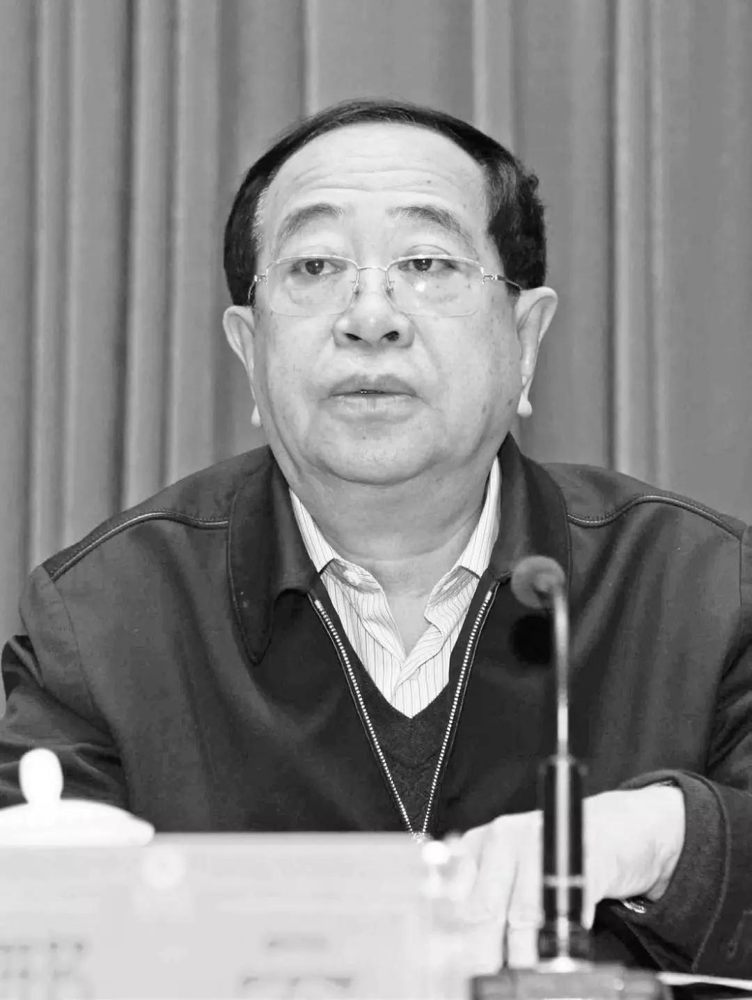 内蒙古反腐风云：副厅长甘做伞上伞黑社会收编多名官员