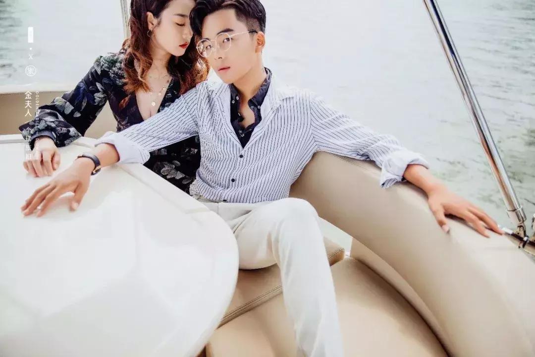 三亚蓝骑士游艇旅拍,三亚闺蜜游艇旅拍