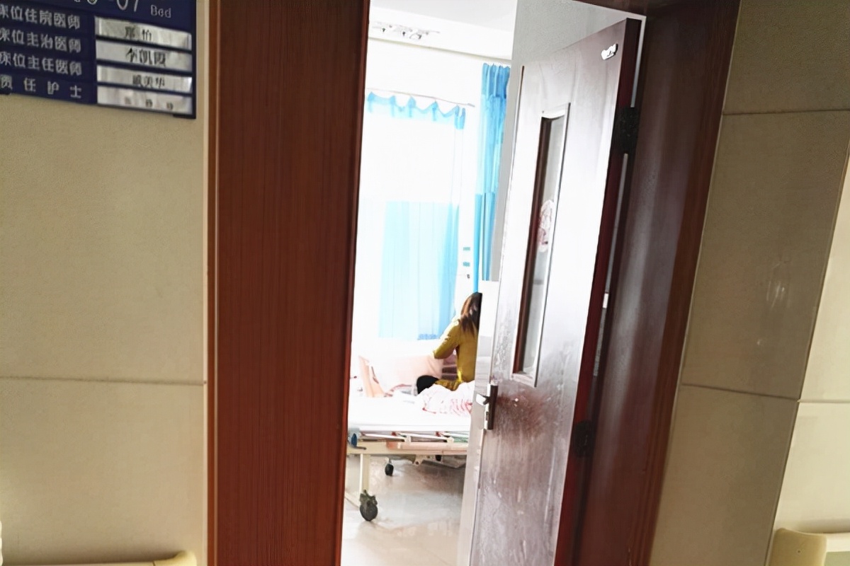 补牙是种植牙还是烤瓷牙好,缺牙修复用烤瓷牙还是种植牙