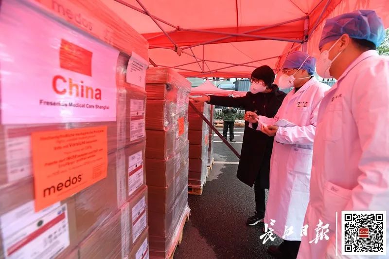 为啥他们不团购也能买到菜？这23个小区内有隔空“小菜场”