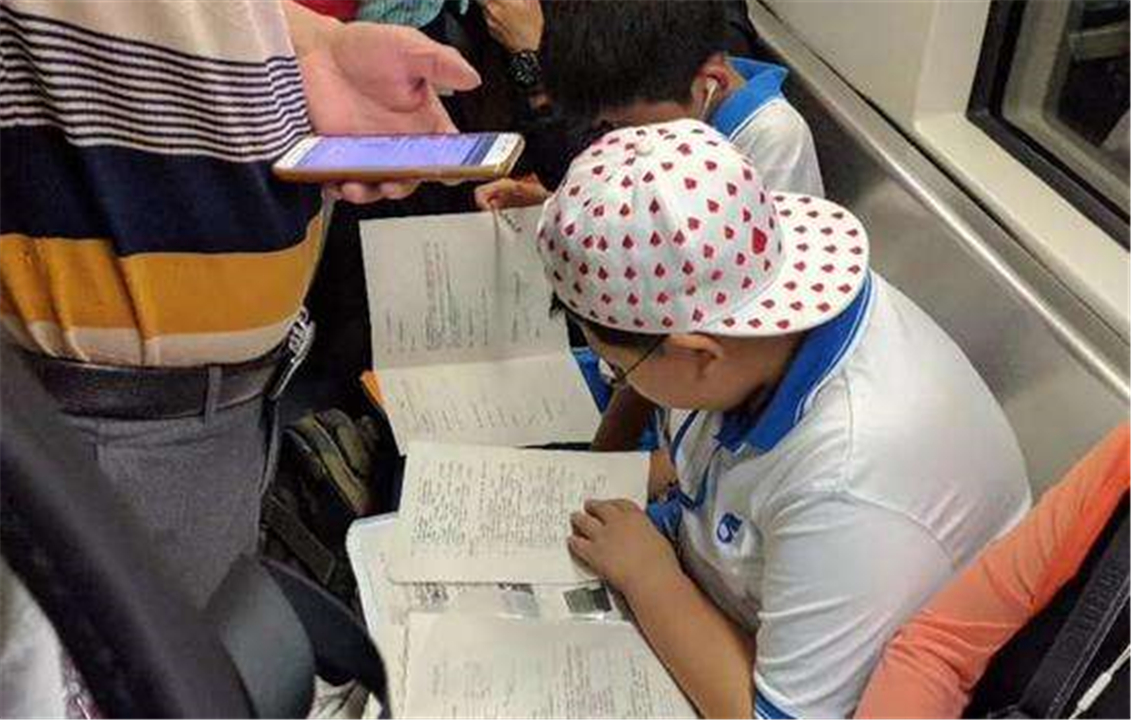 娃放学后怎么安排学习,孩子放学后如何鼓励孩子