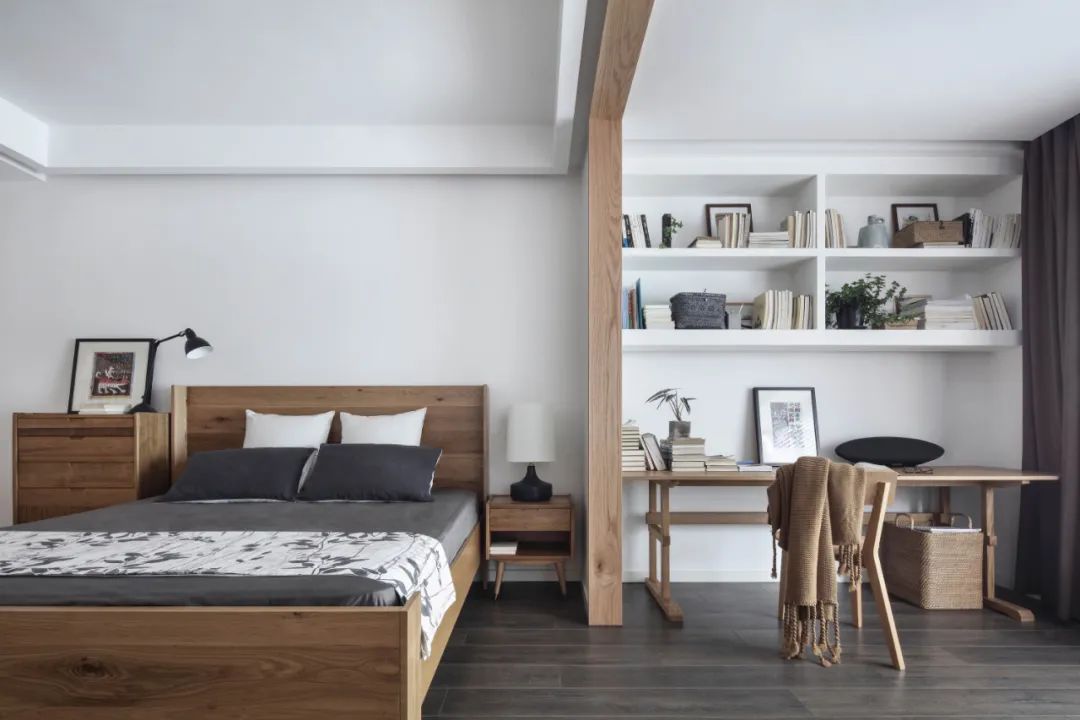 带阳台的卧室就这样装真的别犹豫,带阳台的卧室窗帘怎么装实用好看