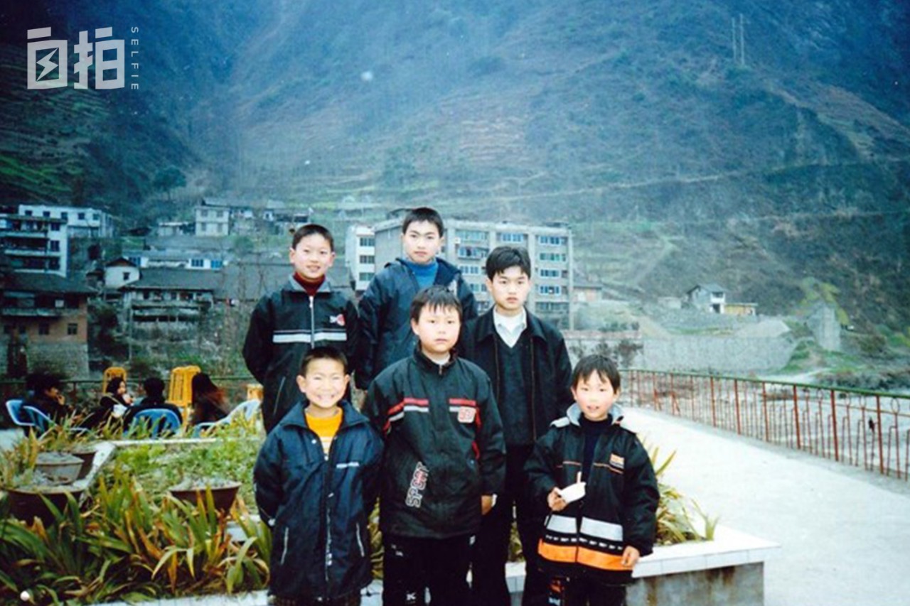 21岁失去两位亲人,21岁少年失去双亲