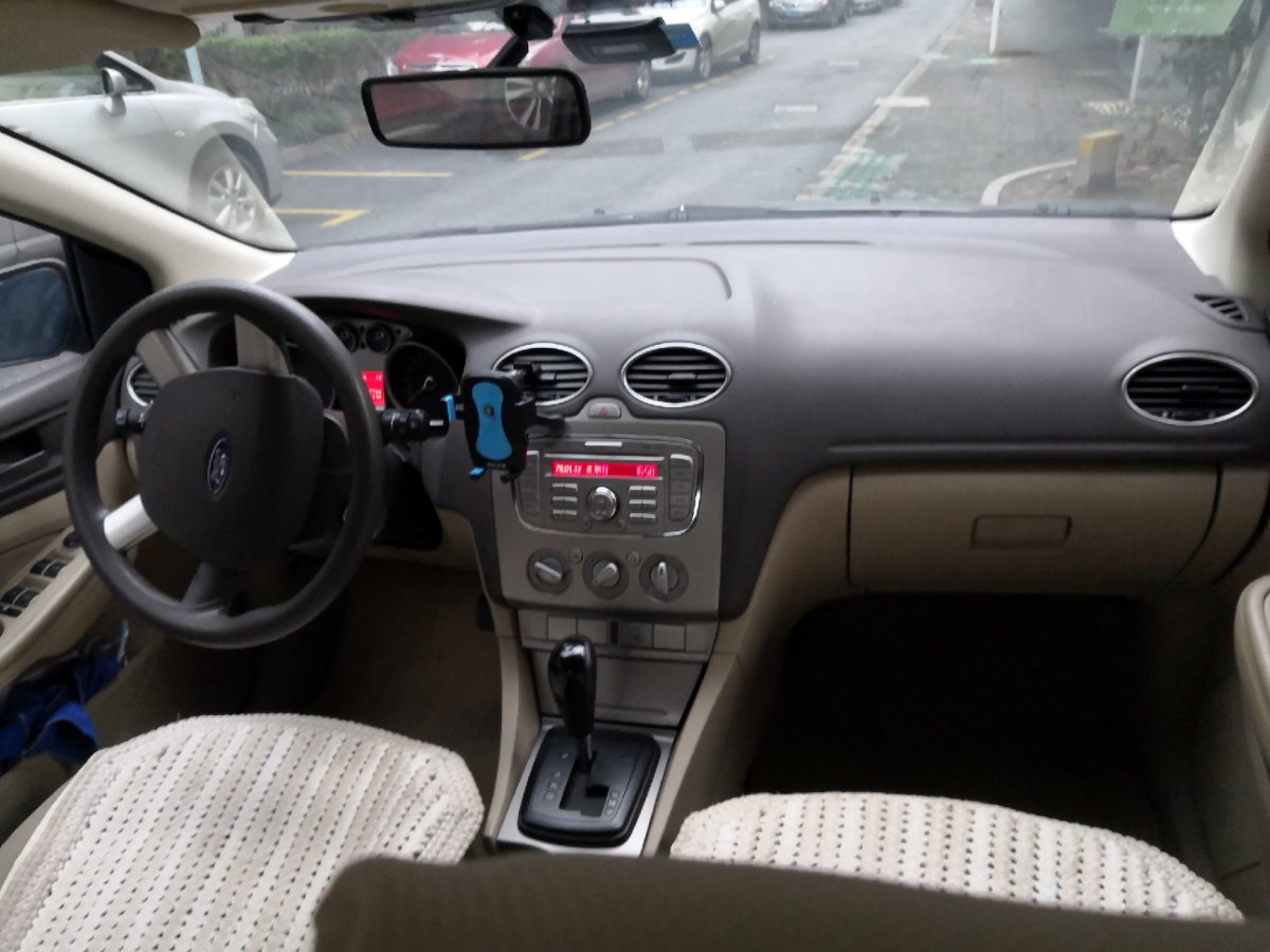 经典福克斯两厢还有人开吗,福克斯两厢新款对比老款