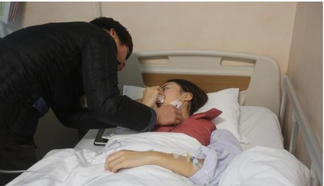 我坐月子，丈夫每晚饭后往外跑，跟踪到一间车库，推开门我愣那了