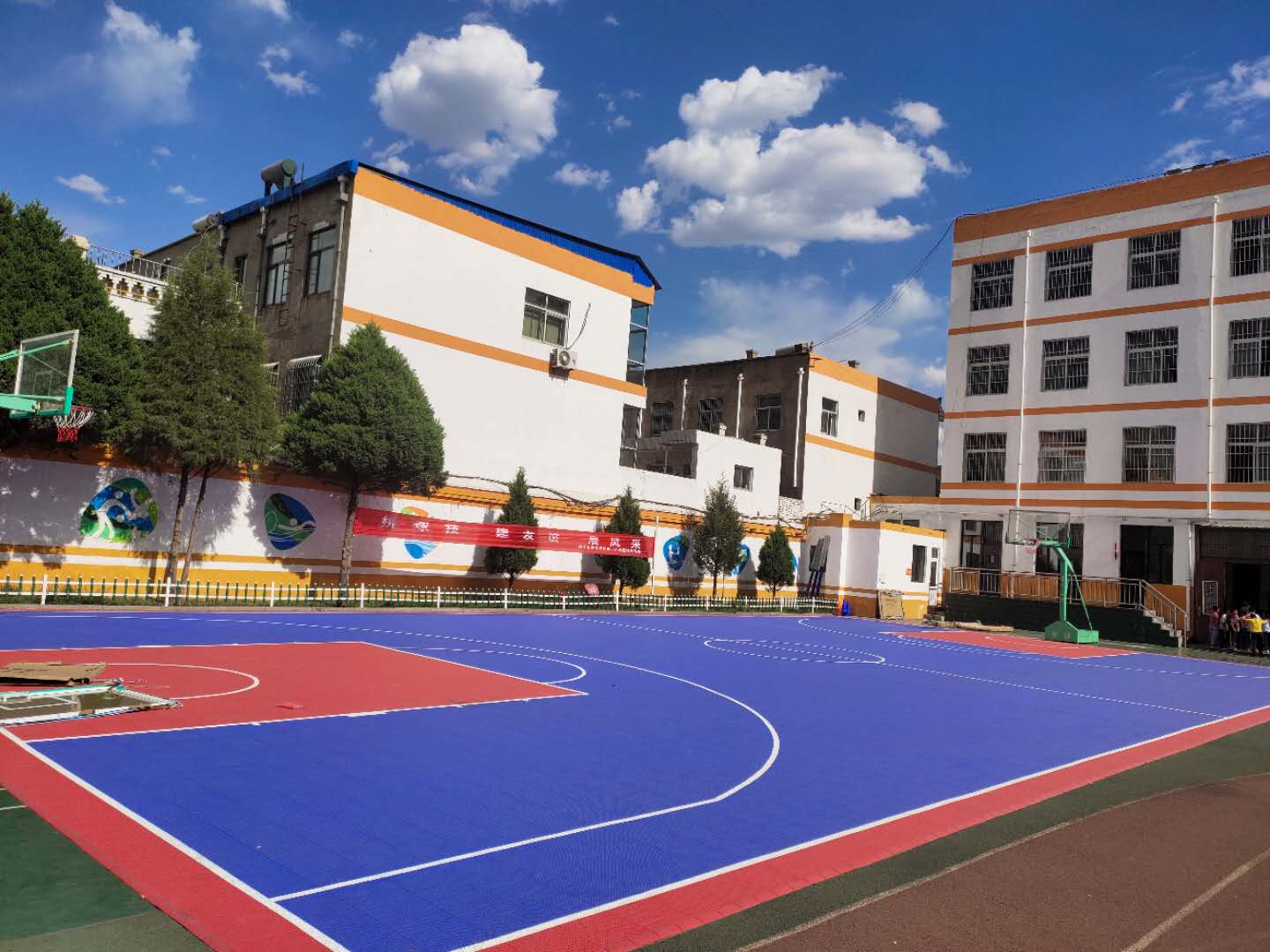 篮球场悬浮地板多少钱一平,四川球场悬浮地板篮球场