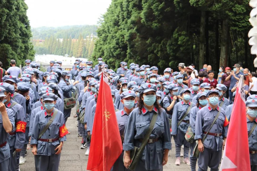 上井冈传承火种守初心，下豫章接续奋斗图新志——学校井冈山拓展培训活动纪实