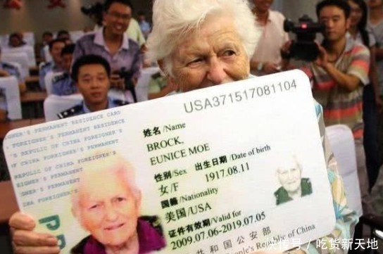 中国有56个民族,外国人加入中国国籍后,应该属于什么民族?