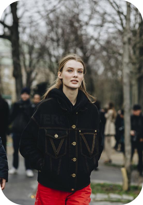 今年流行的新款卫衣怎么穿,复古西装里穿什么卫衣