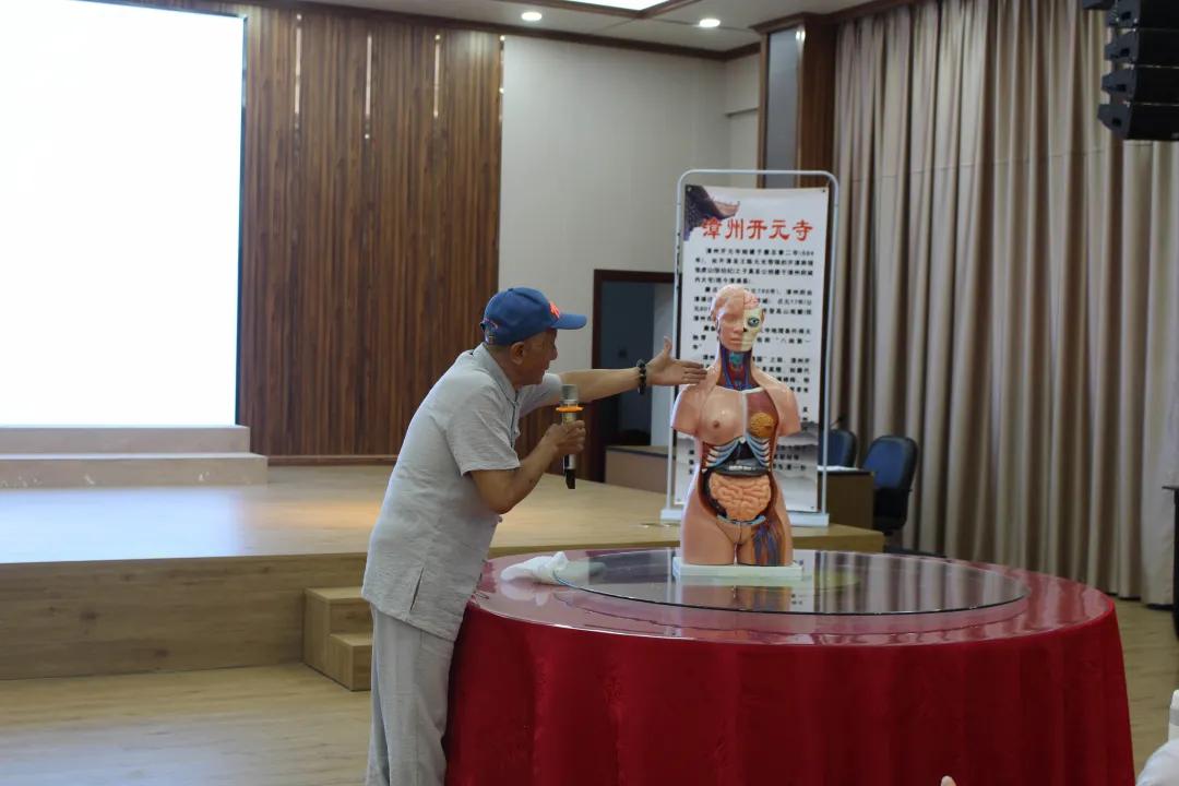 「关爱员工健康」福建立兴特邀漳州著名老中医开设颈椎健康讲座